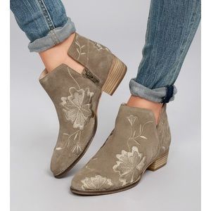 Seychelles Women's Lantern Ankle Bootie Taupe 7 US
